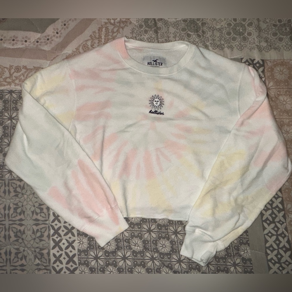 Hollister cozy cropped top